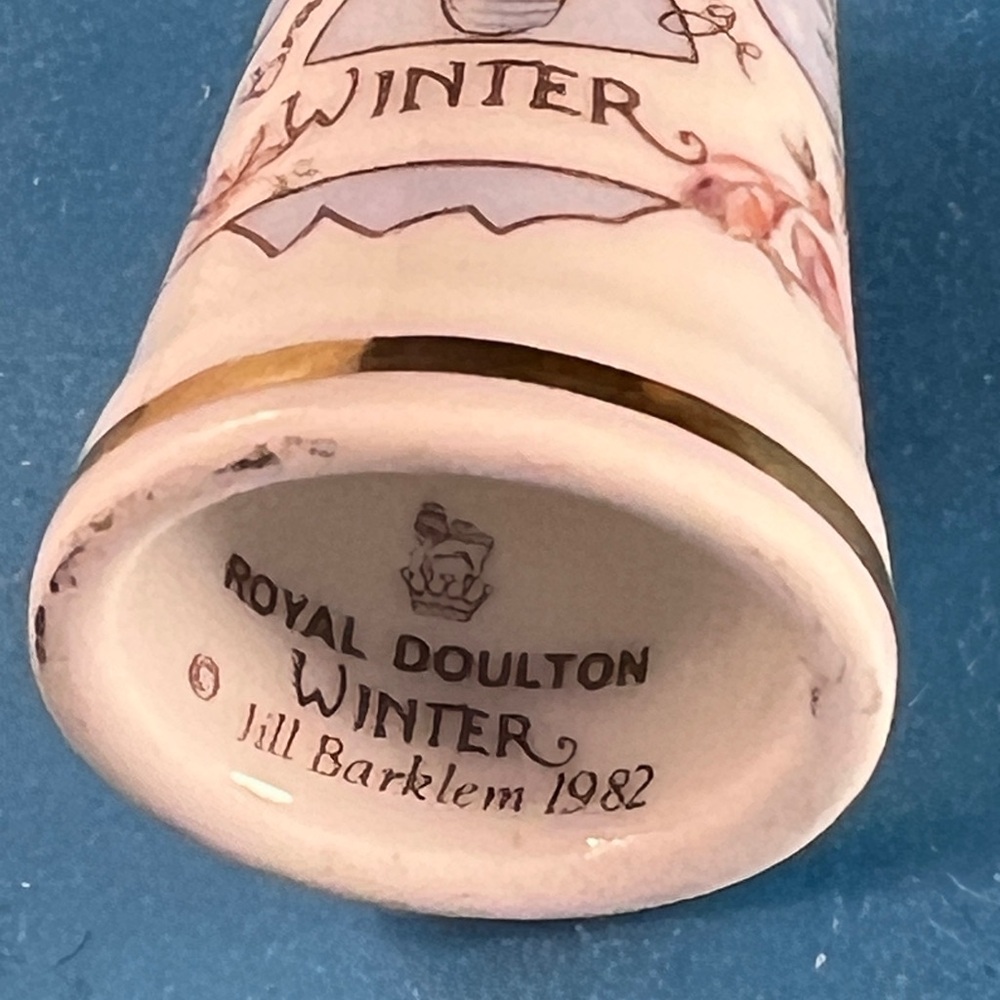 Royal Doulton Winter Porcelain Thimble with Gold Trim - Picture 6 of 6